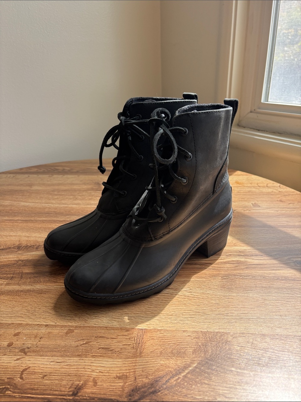 Women’s Black Lace-Up Heeled Rain Boots Size 9 (A-5)